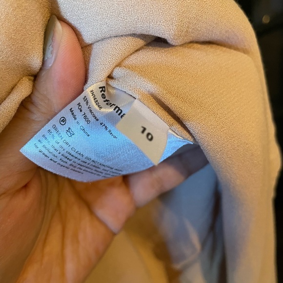 Reformation dress in style “poppy” in the shade “champagne” size 10 - Picture 4 of 9